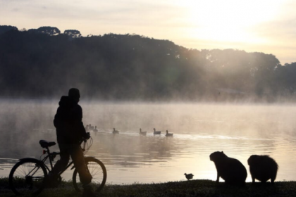 O sistema trouxe de volta a chuva para diversas regiões do estado, incluindo áreas como o Norte e o Noroeste, que estavam há mais de um mês sem registrar precipitações.