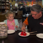 Famoso pelos petiscos raiz, o bar agora aposta em uma versão “romântica” do rollmops, o clássico enroladinho de sardinha em conserva com cebola.