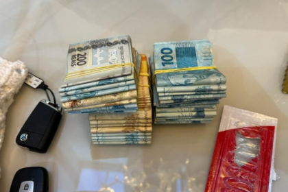 A Justiça também determinou o bloqueio de até R$ 33 milhões em bens, além do sequestro de imóveis, veículos de luxo e bloqueio de sites usados nas vendas.