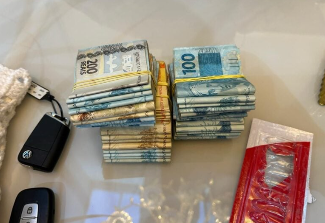 A Justiça também determinou o bloqueio de até R$ 33 milhões em bens, além do sequestro de imóveis, veículos de luxo e bloqueio de sites usados nas vendas.