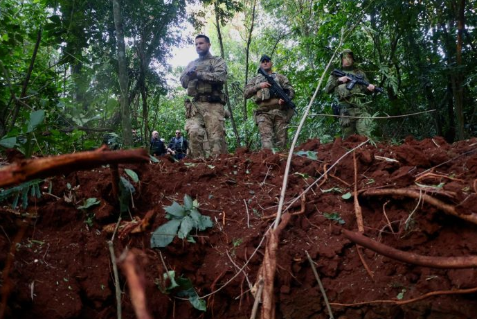 A Operação Sinergia II foi coordenada pela SESP e contou com efetivos da Polícia Militar do Paraná (PMPR), Polícia Civil do Paraná (PCPR) e Polícia Penal do Paraná (PPPR), além de unidades especializadas de cada força policial.