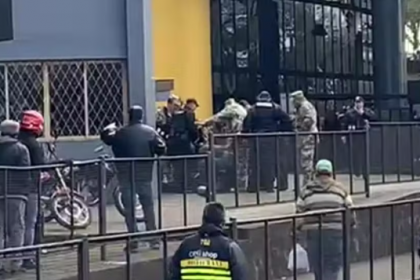 O suspeito, de nacionalidade paraguaia, foi atingido por tiros durante a reação, imobilizado e socorrido.