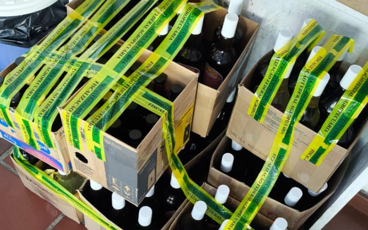 Os produtos foram encontrados no comércio local e apresentavam origem desconhecida, ausência de nota fiscal e rotulagem fora dos padrões exigidos por lei.