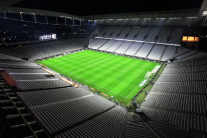 Corinthians e Palmeiras medem forças na Neo Química Arena pelo jogo de ida das oitavas de final da Copa do Brasil.