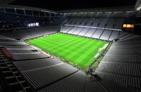 Corinthians e Palmeiras medem forças na Neo Química Arena pelo jogo de ida das oitavas de final da Copa do Brasil.
