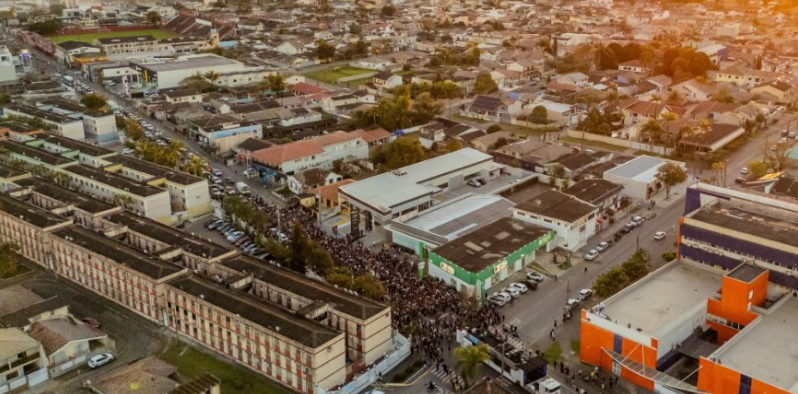 O evento, promovido pela Associação de Ministros Evangélicos de Paranaguá (AMEP), contou com o apoio da Prefeitura e envolveu dezenas de igrejas evangélicas da cidade.