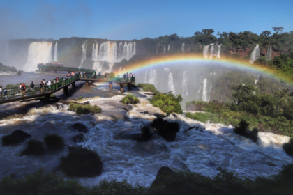 O conjunto de quedas d'água está concorrendo com atrações como Machu Picchu, no Peru, o Cristo Redentor, no Rio de Janeiro, e outros destinos naturais.