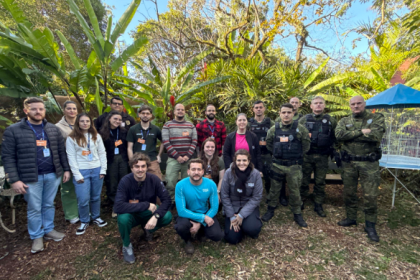 Além do treinamento, a instituição especializada na conservação de aves da Mata Atlântica oficializou a doação para o órgão ambiental de equipamentos para ajudar nas demandas de resgate e apreensão de animais.