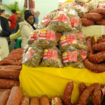 Com uma expectativa de 50 mil visitantes, a feira é uma oportunidade única para o público de Curitiba comprar diretamente do produtor itens como queijos, vinhos, embutidos, geleias, doces, mel e artesanato.