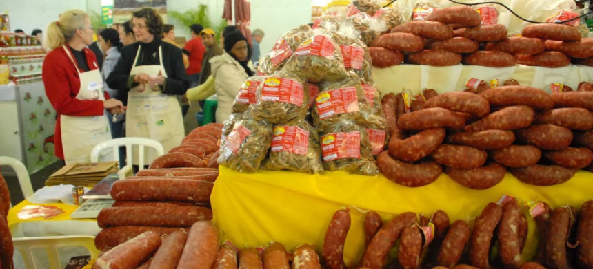 Com uma expectativa de 50 mil visitantes, a feira é uma oportunidade única para o público de Curitiba comprar diretamente do produtor itens como queijos, vinhos, embutidos, geleias, doces, mel e artesanato.