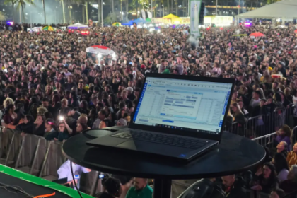 O sorteio aconteceu momentos antes do show nacional com o grupo Raça Negra, atração principal da noite, e premiou dez contribuintes que estavam com seus débitos em dia junto ao Município.
