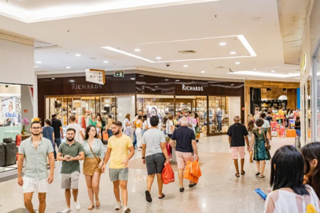 A mesma pesquisa realizada antes do Dia das Mães, no entanto, mostrava que 66,6% dos consumidores do Paraná pretendiam presentear suas mães em maio deste ano. Uma diferença de 18,7 pontos porcentuais.