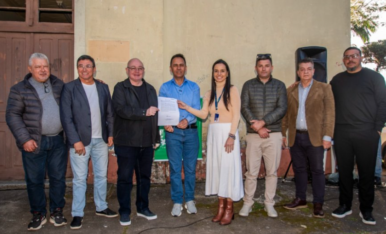 Em cerimônia realizada em frente ao edifício centenário, foi assinado o Protocolo de Intenções que abre caminho para a cessão do espaço ao Município, sob a responsabilidade da Secretaria de Cultura e Patrimônio Histórico (Secultur).