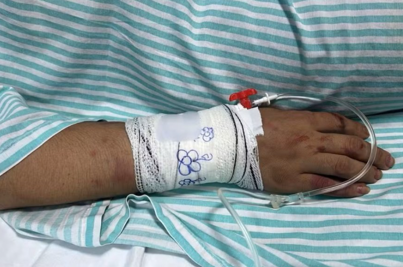 Durante toda a madrugada, ele teria agredido a mulher de diversas formas, além de gravar vídeos da tortura.