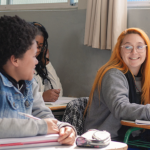 O último dia de aulas será terça-feira (09) e o retorno está programado para o dia 28 de julho. Ao todo, os alunos terão 16 dias de recesso antes de voltarem às atividades letivas do segundo semestre.