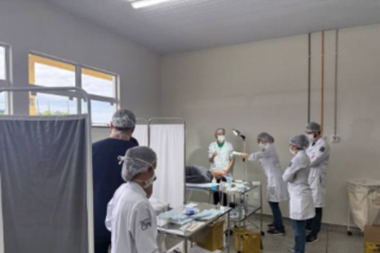 O mutirão é realizado em parceria com o projeto Cirurgilhas, da Universidade Federal do Paraná (UFPR).