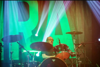O show faz parte da turnê que comemora os 20 anos do lançamento do álbum "Ira! Acústico MTV".