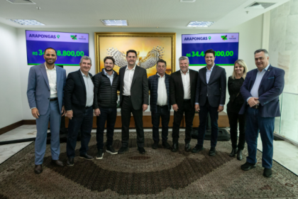 O anúncio foi feito pelo governador Carlos Massa Ratinho Junior, ao lado do secretário estadual das Cidades, Guto Silva.