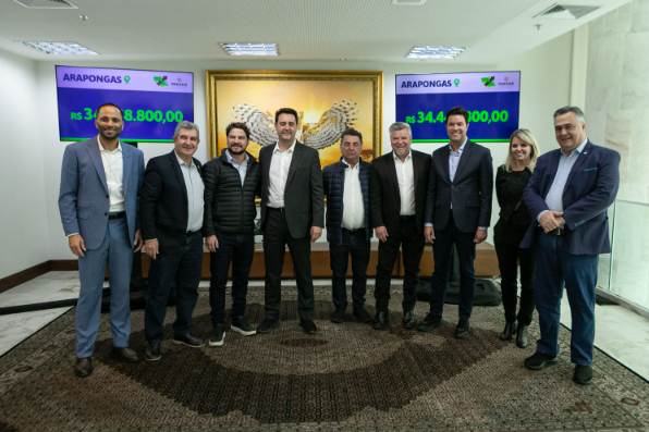 O anúncio foi feito pelo governador Carlos Massa Ratinho Junior, ao lado do secretário estadual das Cidades, Guto Silva.