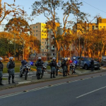 A ação, que contou com cerca de 60 agentes e cães de faro, teve como foco a região da Vila Pantanal e visou combater o tráfico de drogas e outros crimes.
