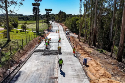 Além dos avanços em pavimentação e infraestrutura, partes da via já estão liberadas para o tráfego.