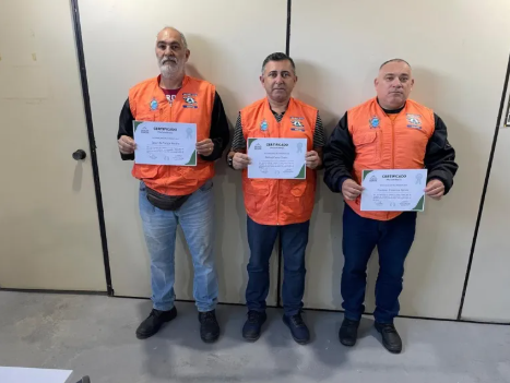 A capacitação abordou estratégias de resgate, primeiros socorros, análise de riscos, uso de equipamentos e protocolos de segurança para atuação em áreas montanhosas.