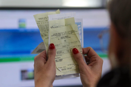O homem de 50 anos participou com 11 notas fiscais emitidas em abril e foi contemplado com o bilhete 20.291.239.