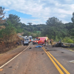 A colisão envolveu uma picape e um caminhão, chocando a comunidade local e levantando questões sobre a segurança na rodovia.
