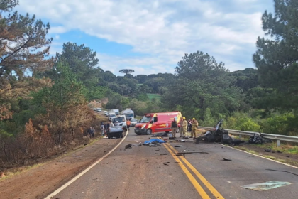 A colisão envolveu uma picape e um caminhão, chocando a comunidade local e levantando questões sobre a segurança na rodovia.