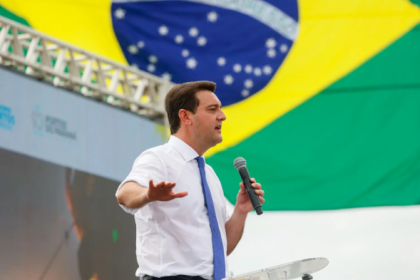 Autoridades estaduais e municipais deverão participar do evento, que ocorre em Matinhos, na Avenida Paranaguá.