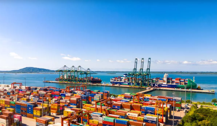 Apenas no mês passado, foram movimentadas 73 mil unidades, resultado que representa a segunda maior movimentação mensal da história do terminal.