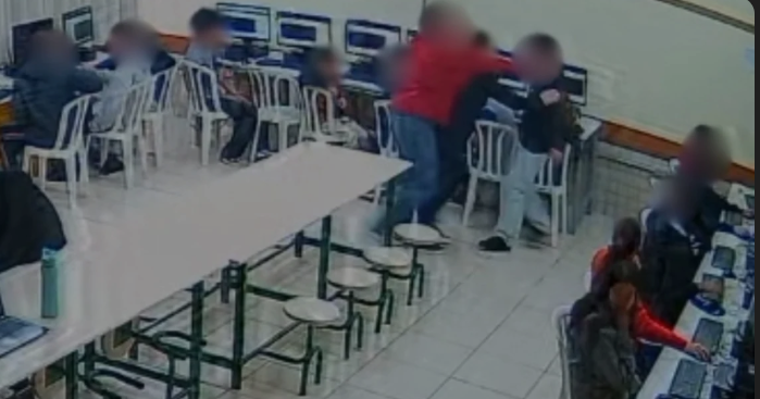 No mesmo dia, a Secretaria de Estado da Educação (Seed) afirmou que tomará as medidas cabíveis.
