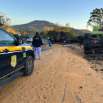 Equipes da EPR Litoral Pioneiro, do Corpo de Bombeiros e da Polícia Rodoviária Federal (PRF) atenderam à ocorrência.