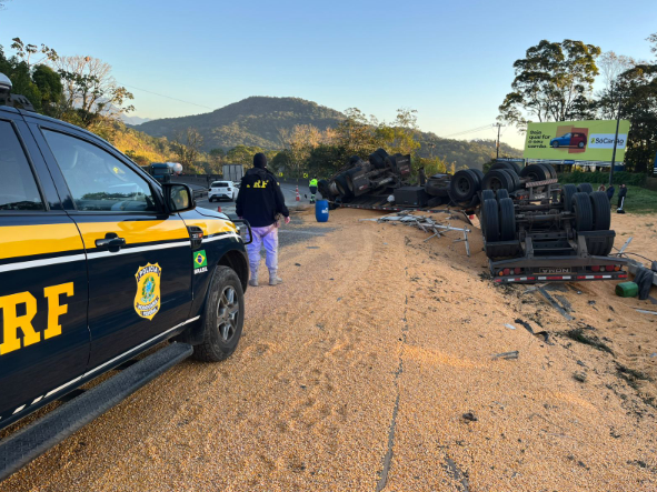 Equipes da EPR Litoral Pioneiro, do Corpo de Bombeiros e da Polícia Rodoviária Federal (PRF) atenderam à ocorrência.