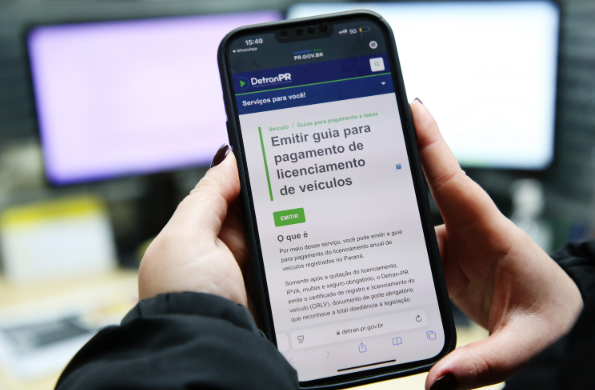 No Paraná, o calendário de vencimento da taxa inicia na próxima sexta-feira, 15 de agosto, conforme o número final da placa, sob o valor único de R$ 94,61.