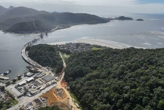 Com investimento de cerca de R$ 400 milhões, a previsão de entrega é abril do próximo ano.
