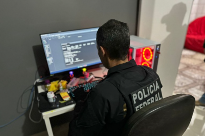 Embora distintas, as investigações têm como foco comum interromper a circulação de conteúdo criminoso e responsabilizar os envolvidos.