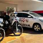 Policiais militares da patrulha de moto do 23º BPM/I abordaram o criminoso pela rodovia Presidente Dutra, na altura do km 72.