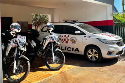 Policiais militares da patrulha de moto do 23º BPM/I abordaram o criminoso pela rodovia Presidente Dutra, na altura do km 72.