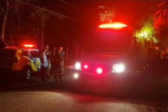 A equipe foi acionada para verificar a presença de um indivíduo caído na Rua Montevidéu.