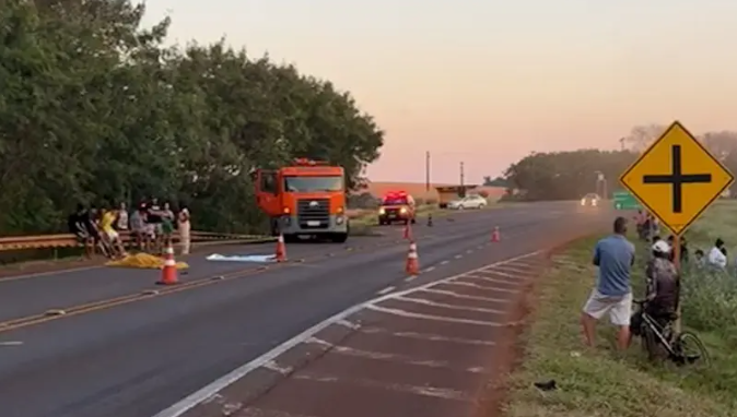 O acidente ocorreu por volta das 16h30 e envolveu um caminhão e o pedestre.
