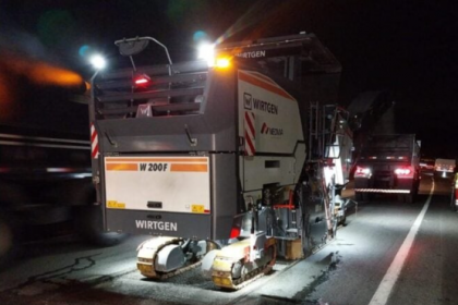 A mesma concessionária também realizará obras no pavimento da BR-116/PR, entre o km 96 e 98, no sentido Sul, em São José dos Pinhais, no sábado (2)As atividades serão realizadas entre 22h e 6h, com bloqueio das faixas da direita, e fluxo de veículos pela faixa da esquerda.