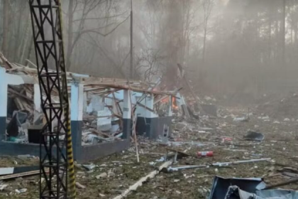 O acidente aconteceu na madrugada de terça-feira (12), por volta das 5h50, na fábrica de explosivos Enaex Brasil, na cidade de Quatro Barras, na Região Metropolitana de Curitiba.