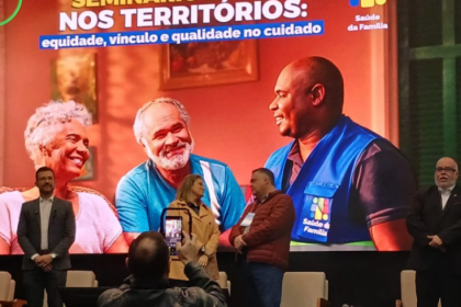 A Atenção Primária é a porta de entrada do SUS e o espaço onde o cuidado acontece mais perto das pessoas. Estar aqui, dialogando com representantes do Ministério da Saúde.