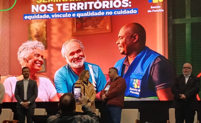 A Atenção Primária é a porta de entrada do SUS e o espaço onde o cuidado acontece mais perto das pessoas. Estar aqui, dialogando com representantes do Ministério da Saúde.