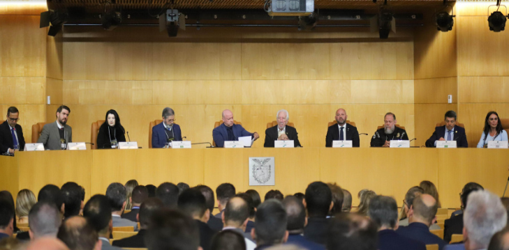 Todos os responsáveis pela segurança e pela justiça no Brasil estão juntos para unir forças contra o crime organizado”.