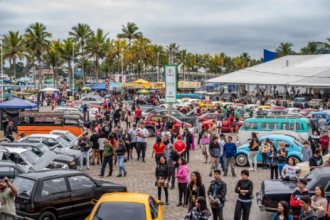O evento reuniu aproximadamente 130 veículos antigos e relíquias automotivas que encantaram os visitantes.