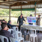 A comunidade fica cercada pela Estação Ecológica da Ilha do Mel, unidade de conservação de proteção integral.