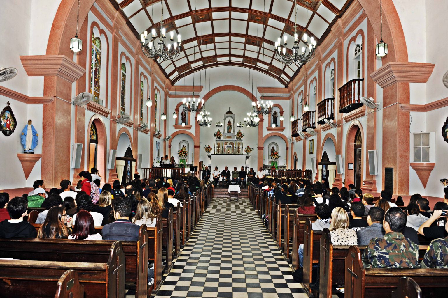 Há mais de dois séculos, essa tradição reúne fiéis, turistas e famílias inteiras em momentos de fé, devoção e confraternização na Paróquia Nossa Senhora do Porto.