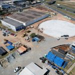 O bairro recebe um novo reservatório capaz de armazenar 10 milhões de litros de água tratada, o equivalente a 20.000 caixas-d’água (de 500 litros).